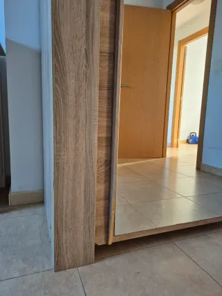 Armario de dormitorio con espejo