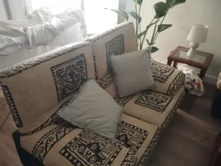 Conjunto de sofás beige y azul