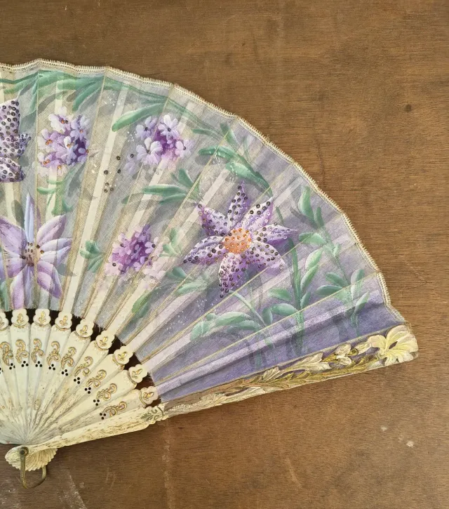 AANTIGUO ABANICO HUESO,PINTADO A MANO.VINTAGE