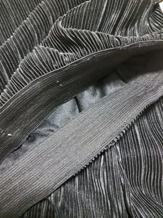 Falda negra plisada volantes talla M