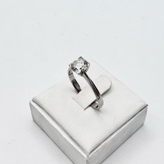 Anillo de oro blanco 18kt con diamante