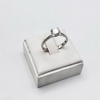Anillo de oro blanco 18kt con diamante