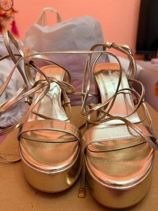 Sandalias doradas tacón plataforma