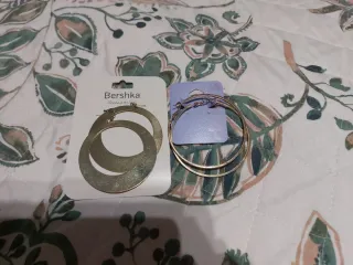 Lote de pulseras y reloj,seminuevos con una puesta