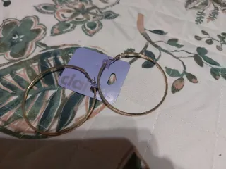 Lote de pulseras y reloj,seminuevos con una puesta