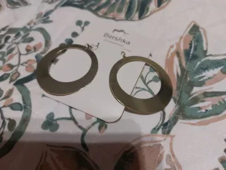 Lote de pulseras y reloj,seminuevos con una puesta