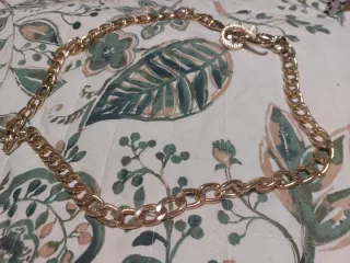 Lote de pulseras y reloj,seminuevos con una puesta