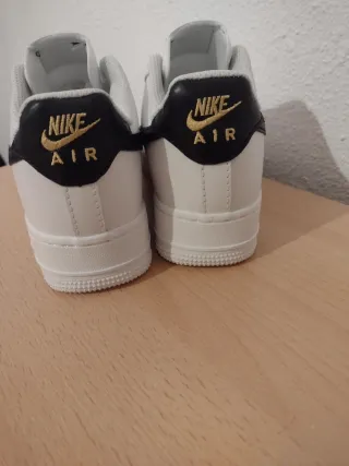 Nike Air Force 1 Blancas y Doradas