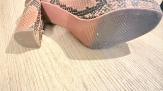 Botines tacón efecto serpiente marrón