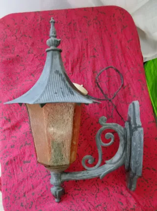 Lampada da muro in metallo e vetro