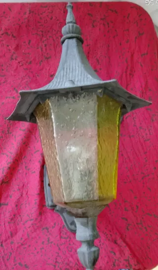 Lampada da muro in metallo e vetro