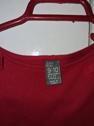 Vestido rojo con flores