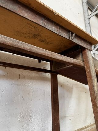 Mesa antigua de trabajo con cajón