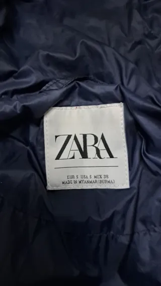 Chaqueta acolchada Zara azul y roja
