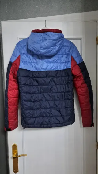 Chaqueta acolchada Zara azul y roja