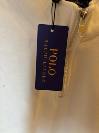 Sudadera nueva con etiquetas