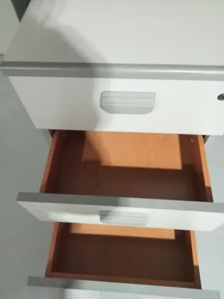 Cajonera de oficina gris y blanca