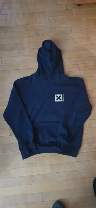 Sudadera azul con capucha