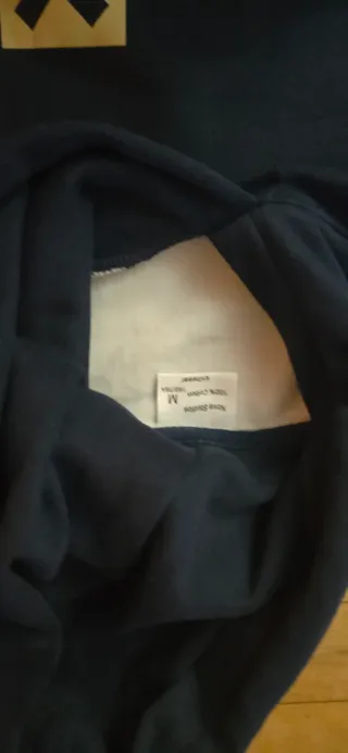 Sudadera azul con capucha