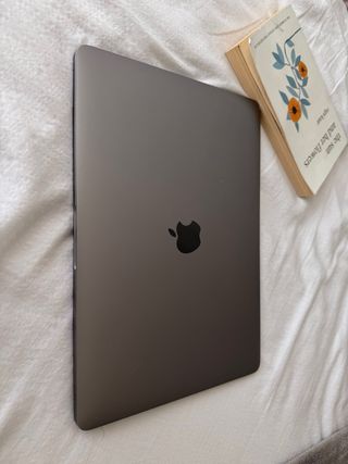 MacBook Pro 2020 i5 8GB 250GB Plata