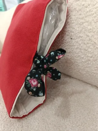 Funda libro lazo flores roja