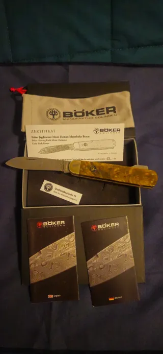 Böker Mono Damascus, 200 capas Curly Birch Brown.