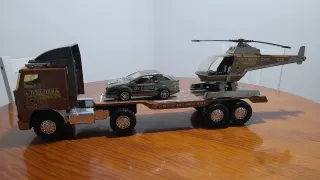 Camión Transportador con Helicóptero y Coche Gozán