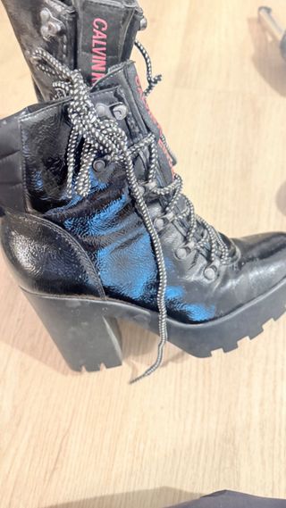 Botines Tacón Charol Negros Calvin Klein