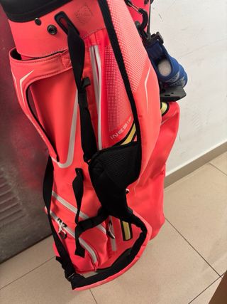 Bolsa y palos de golf
