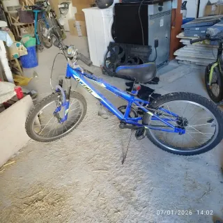 Bicicleta azul sin usar ,