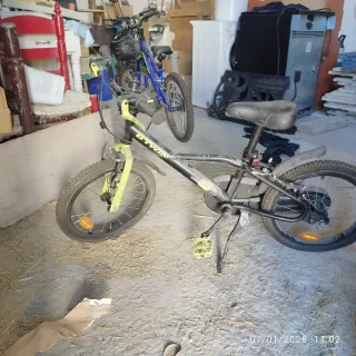 Bicicleta azul sin usar ,