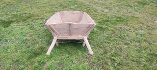 Carretilla de madera y metal