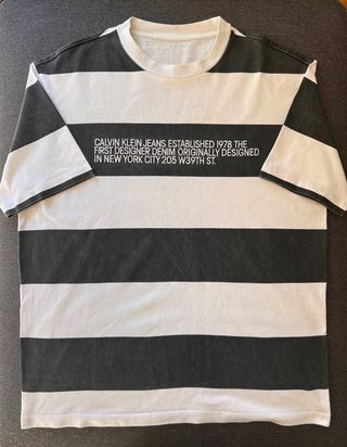 T-Shirt Calvin Klein Preta e Branca | M | Algodão