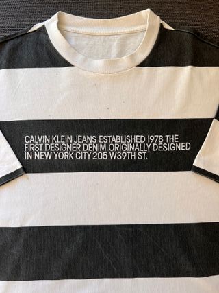 T-Shirt Calvin Klein Preta e Branca | M | Algodão