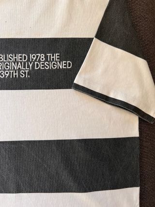 T-Shirt Calvin Klein Preta e Branca | M | Algodão