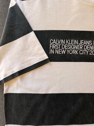 T-Shirt Calvin Klein Preta e Branca | M | Algodão