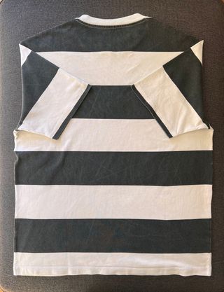 T-Shirt Calvin Klein Preta e Branca | M | Algodão