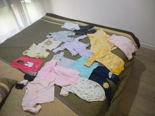 Bebés reborn, con mucha ropa, capazo, arrullo.