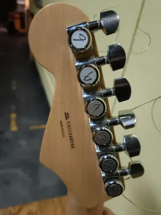 Fender Stratocaster Guitarra Eléctrica