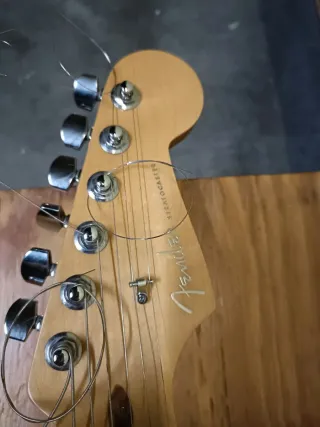 Fender Stratocaster Guitarra Eléctrica