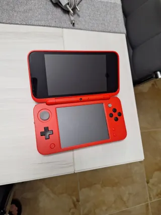 Nintendo 2DS XL Pokeball + juegos