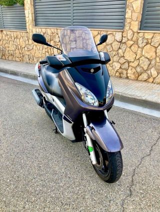 YAMAHA XMAX 250