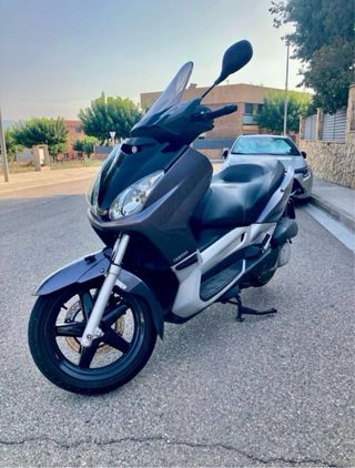 YAMAHA XMAX 250