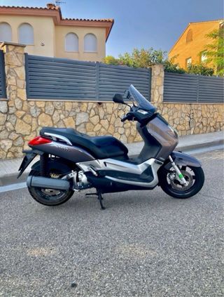 YAMAHA XMAX 250