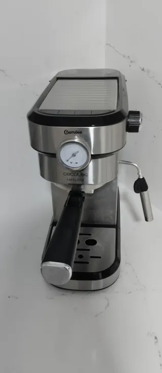 Cafetera Cecotec Cafelizzia 790 Steel y accesorios