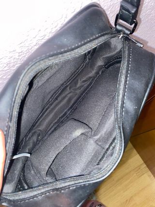 Bolso negro con brillos plateados