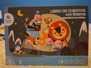 Libro de Cuentos con Linterna y Títeres