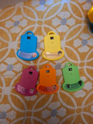 Libro de Cuentos con Linterna y Títeres