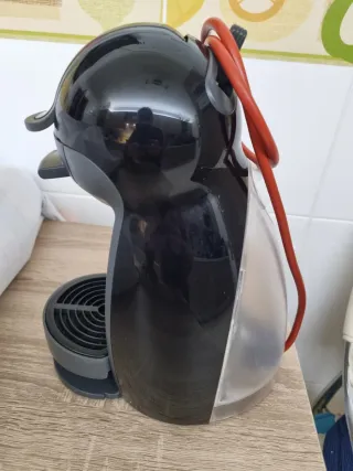 Cafetera Dolce Gusto Delonghi Negra