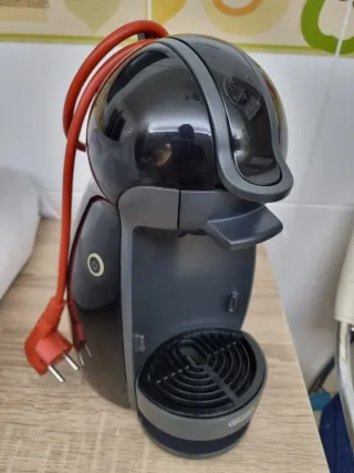 Cafetera Dolce Gusto Delonghi Negra